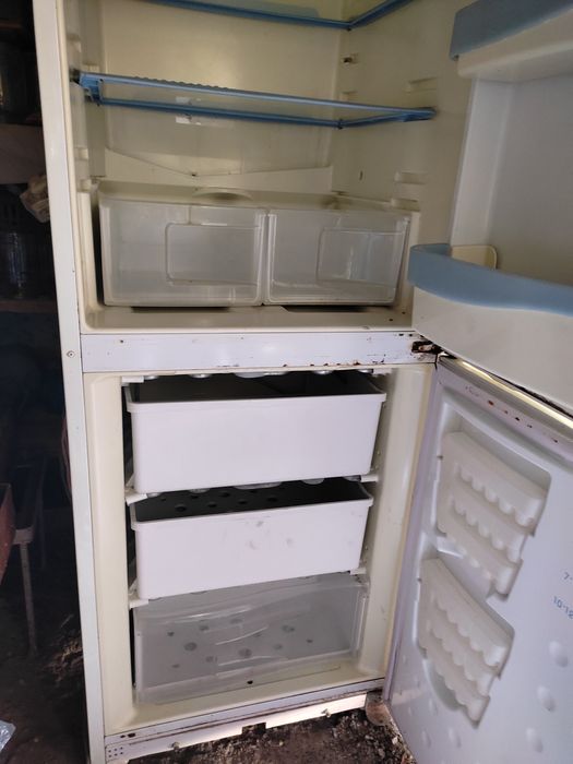 Холодильник Indesit