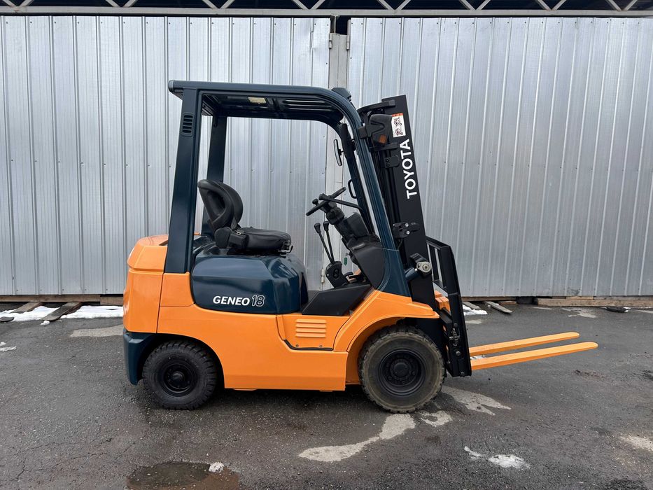 Вилочный погрузчик (кара)