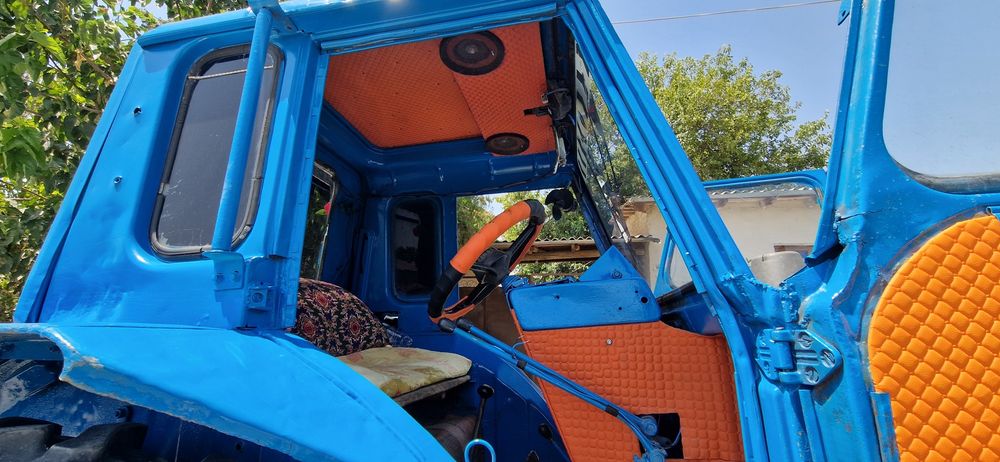 Belarus traktor sotiladi