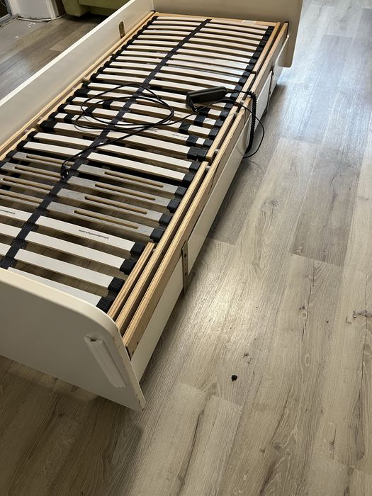 Pat dormitor cu somiera reglabila