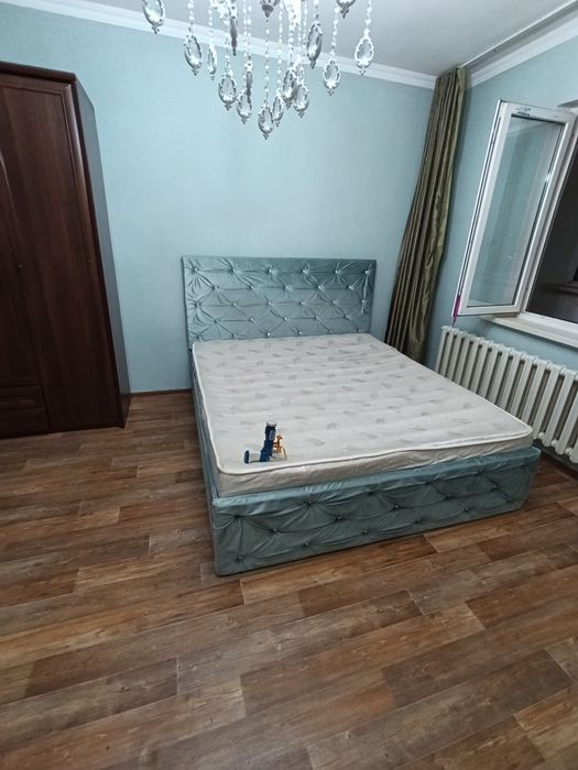 Кровать двуспальная с матрасом