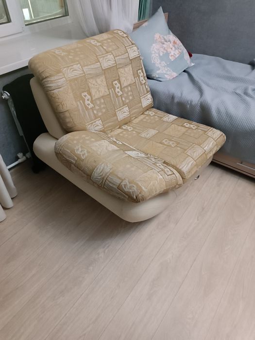 Отдам бесплатно уголок дивана