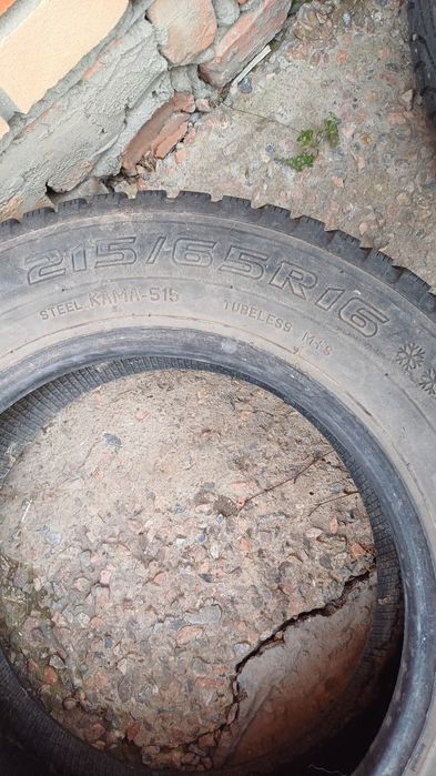 Продам резину на ниву