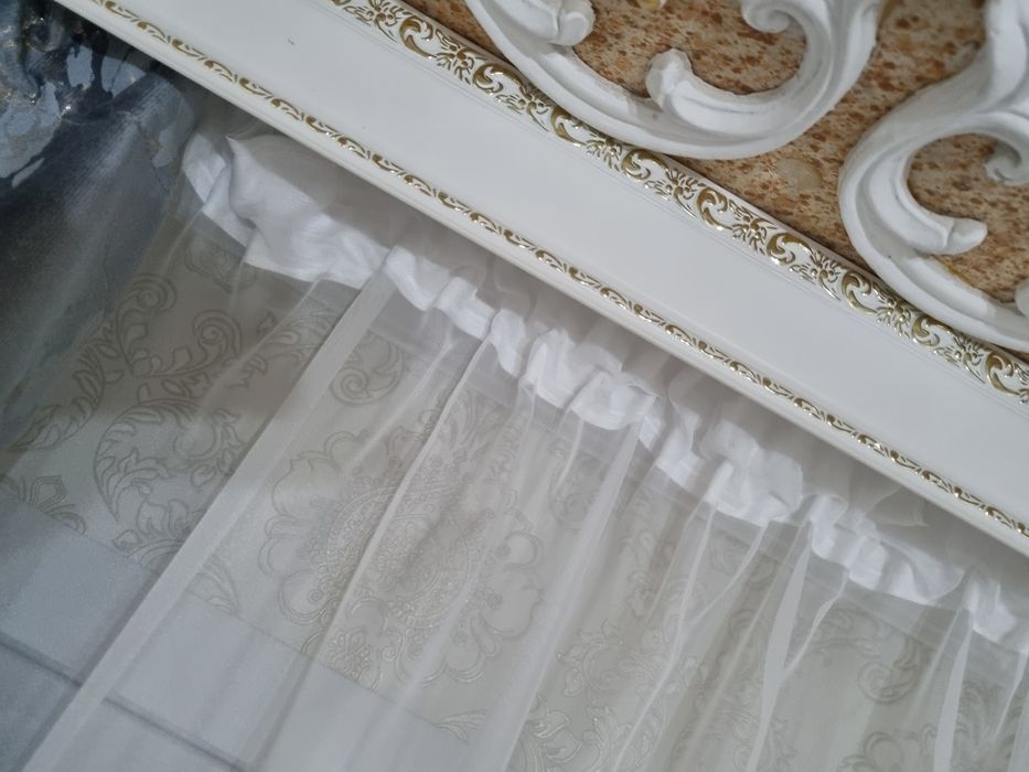 Карниз белый с узором