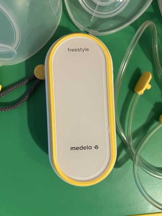 Pompa Medela Freestyle cu cupe portabile