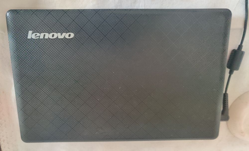 Продавам за части цял Netbook Lenovo IdeaPad S110