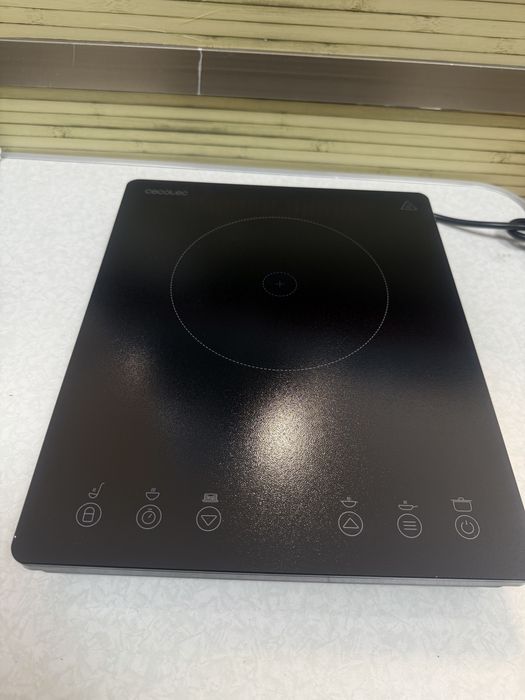 Индукционен котлон Cecotec