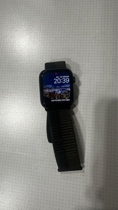 Apple Watch SE (электронные часы)