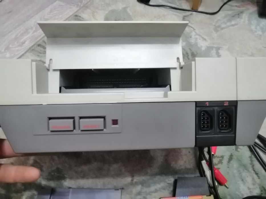 Продам NES (Nintendo Entertainment System)