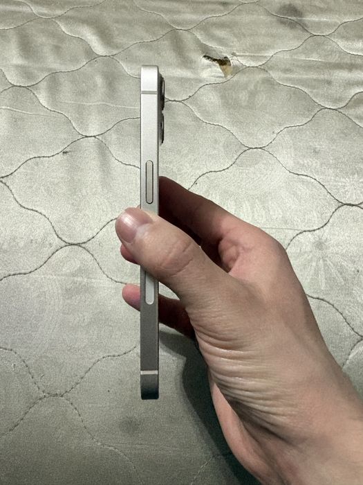 Продам Iphone 13