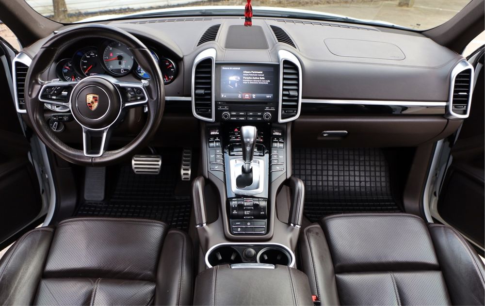 Porsche Cayenne S / 4.2 Diesel V8 / LED / Distronic