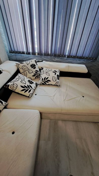 Ъглов диван с маса