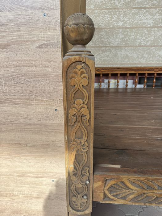 Тапчан деревяный резной б/у