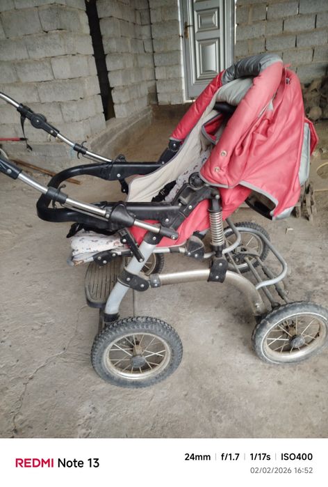 Kolyaska yosh bolalarga