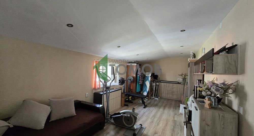 Двуетажна монолитна къща в район Широк Център