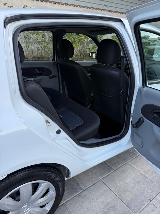 Renault Symbol cu doar 34.000 km autoturism este exemplar unic proprietar cu AC