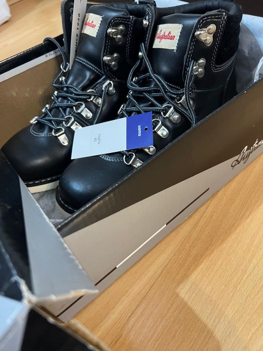 Bocanci Australian nr 40. Noi la cutie.