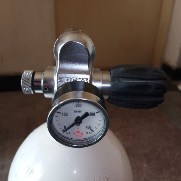 Продавам желязна бутилка - 1 брой - 5L - 300 BAR - АТМОСФЕРИ работно налягане