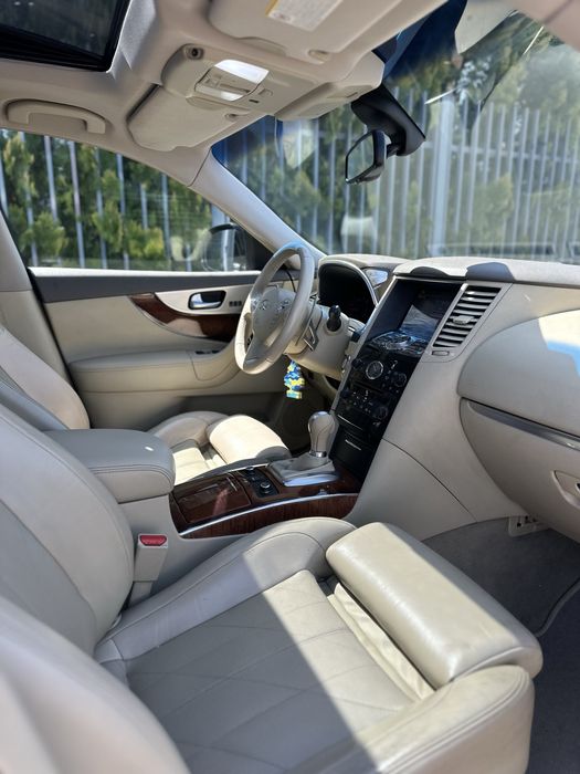 Infiniti FX30 2012