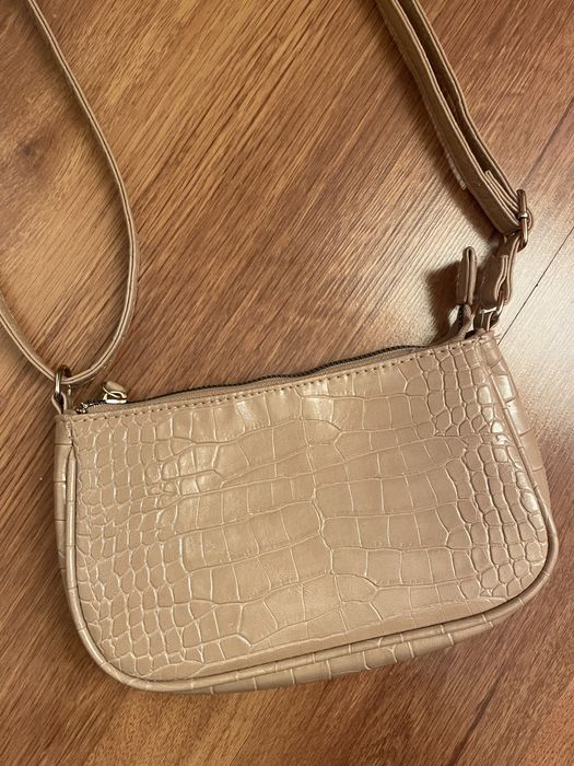 Бежова дамска чанта