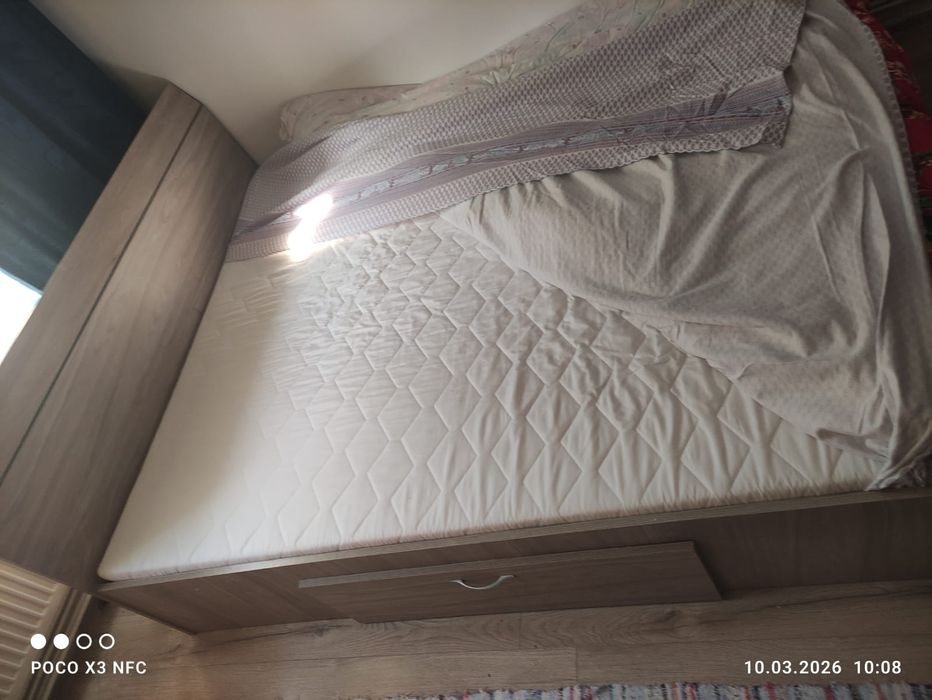 Pat de mijloc cu saltea