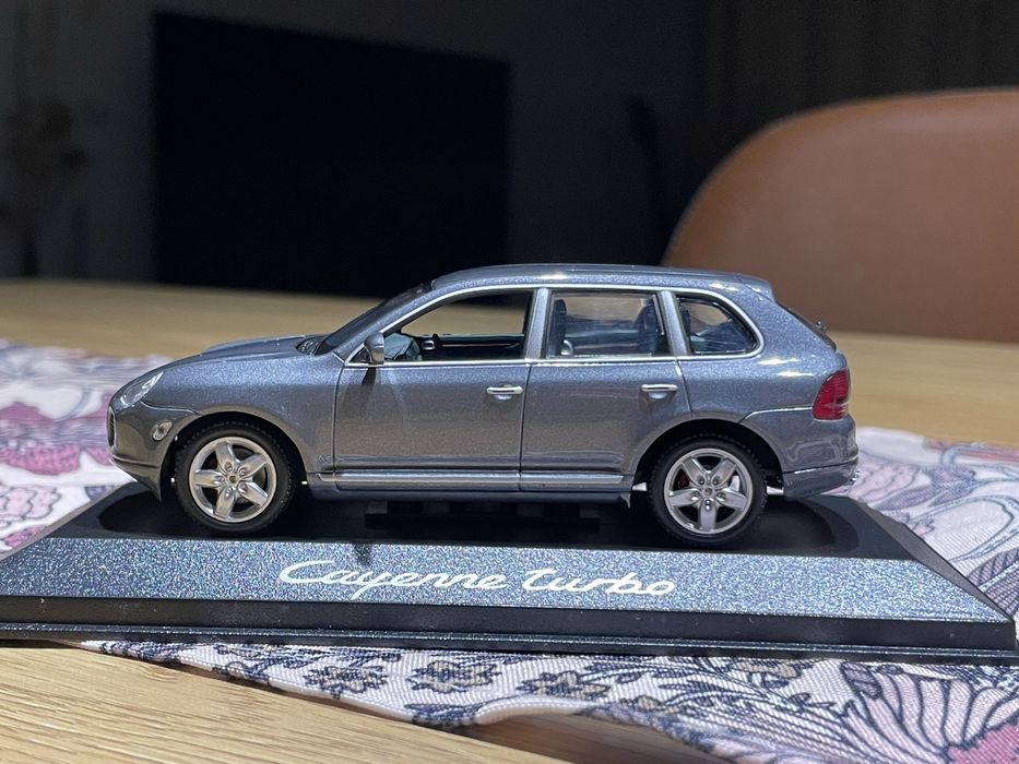 1:43 Porsche Cayenne Turbo - Minichamps