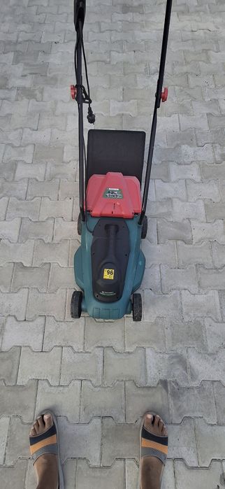 Mașină electrică de cosit iarba(tuns gazonul)