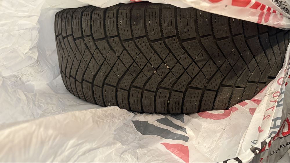 Продам шины pirelli 235/55/18