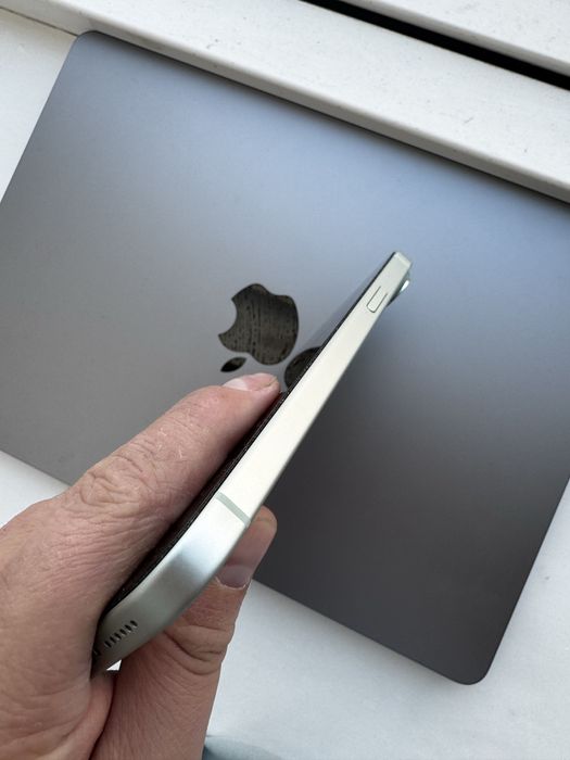 продам IPhone 15 plus 128 gb