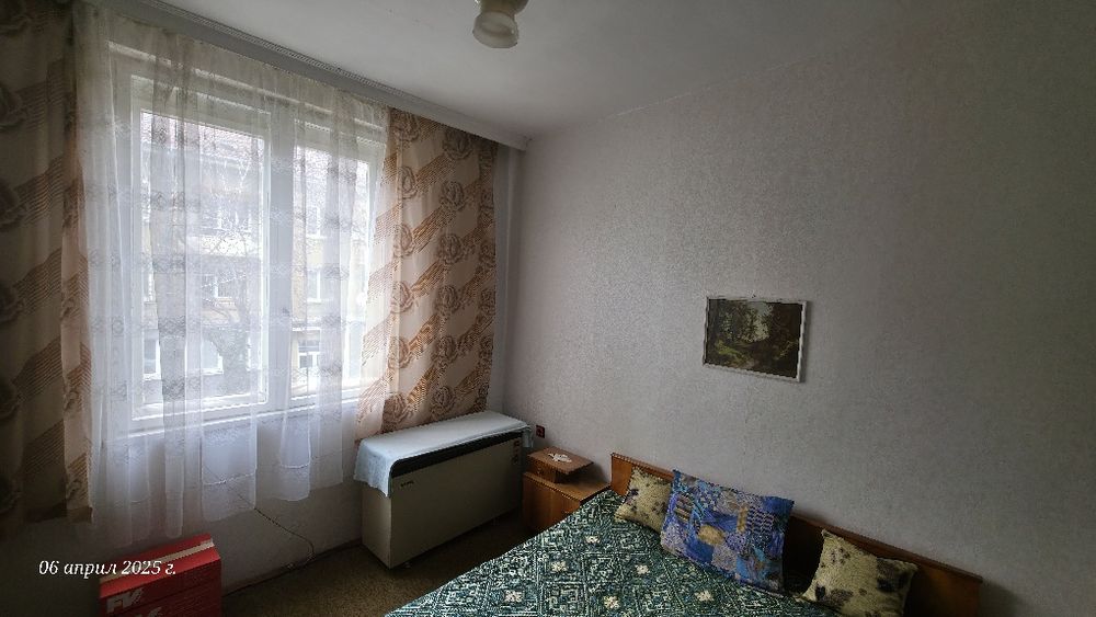 Продава се 3-стаен апартамент в жк. Изток, гр. Перник