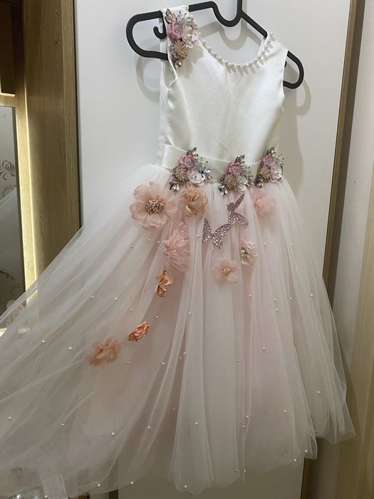 Детска рокля бяла