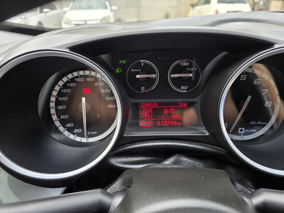 ALFA ROMEO Giulietta 2011 — imagine 2