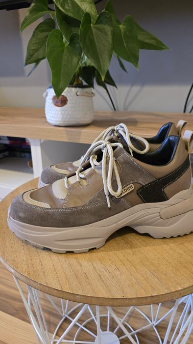 Нови сникърси от естествена кожа, никога не са носени