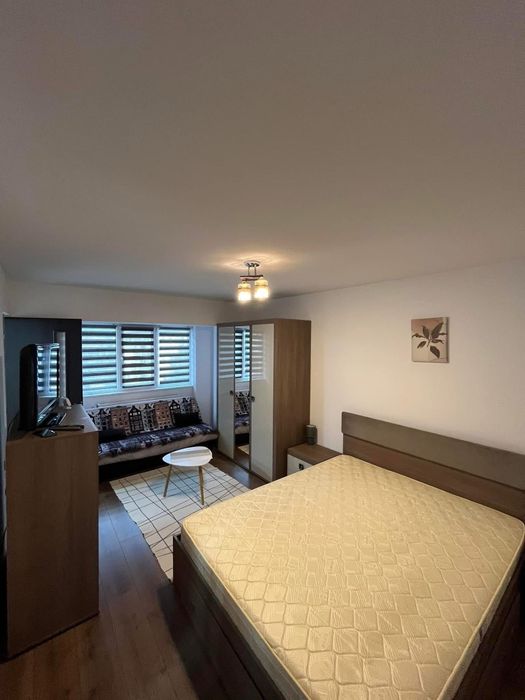 Închiriez garsoniera