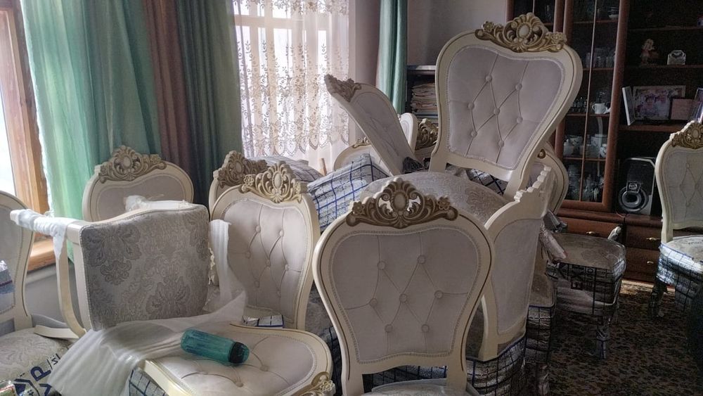 Продам срочно новые стулья