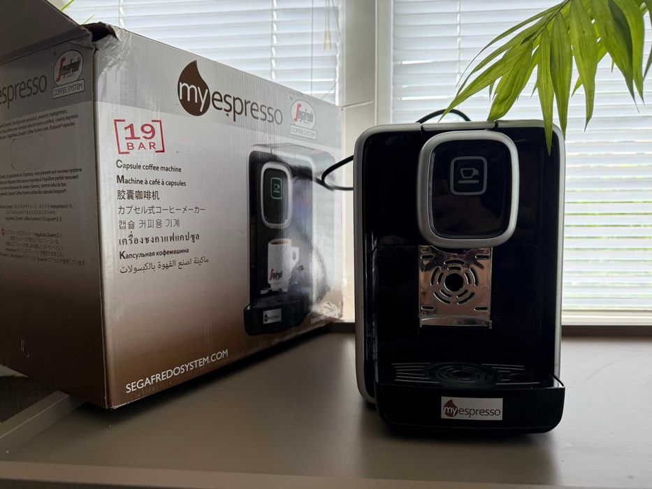 Кафе машина MyEspresso by Segafredo – капсулна, пълен комплект