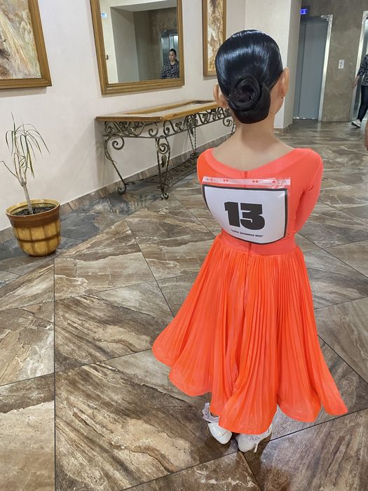 Продам платье для бальных танцев.