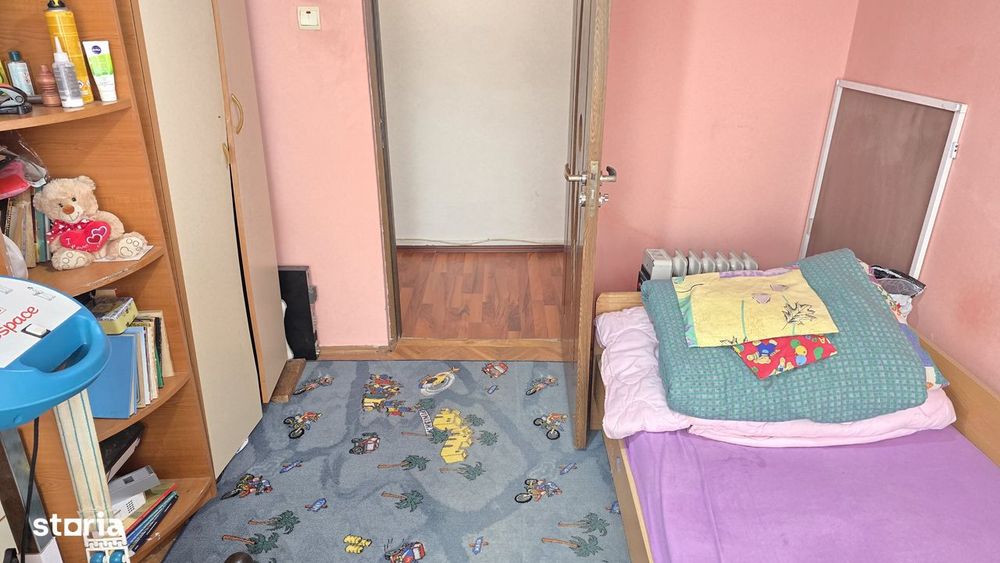 Vand apartament cu 4 camere, Deva, Crinilor, etaj 3, doua bai, balcon