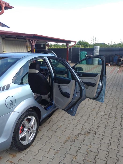 Ford Focus Sedan-2007