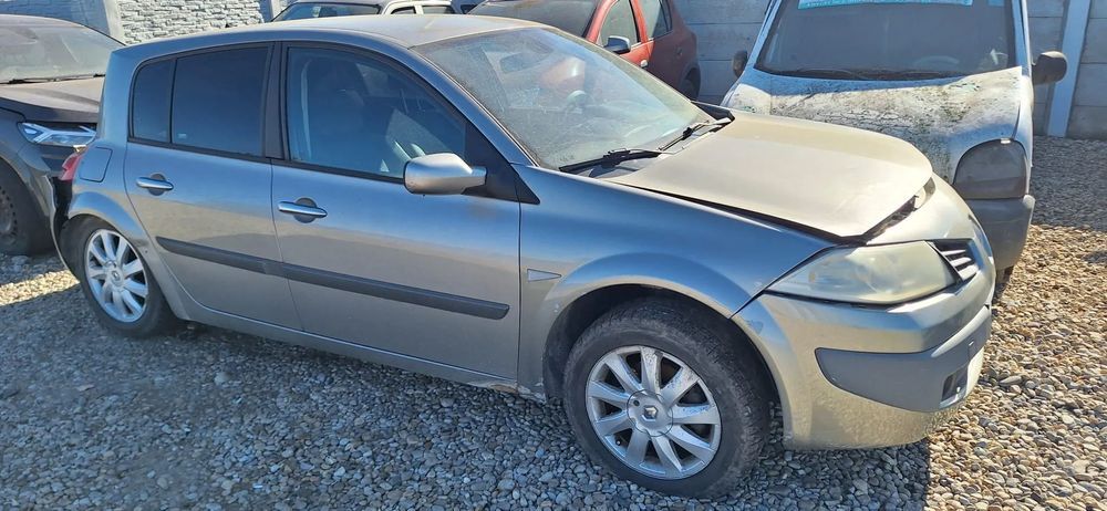 dezmembrez renault megane 2