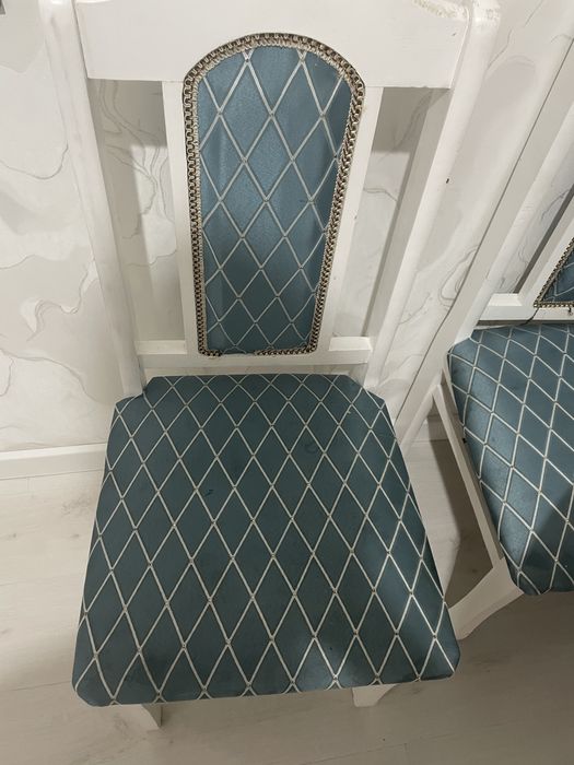 Продам  стол со стульями