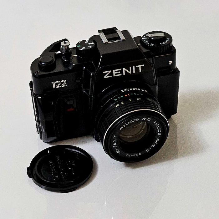 Пленочный фотоаппарат Зенит (Zenith)-122 + Гелиос (Helios) 44М-5