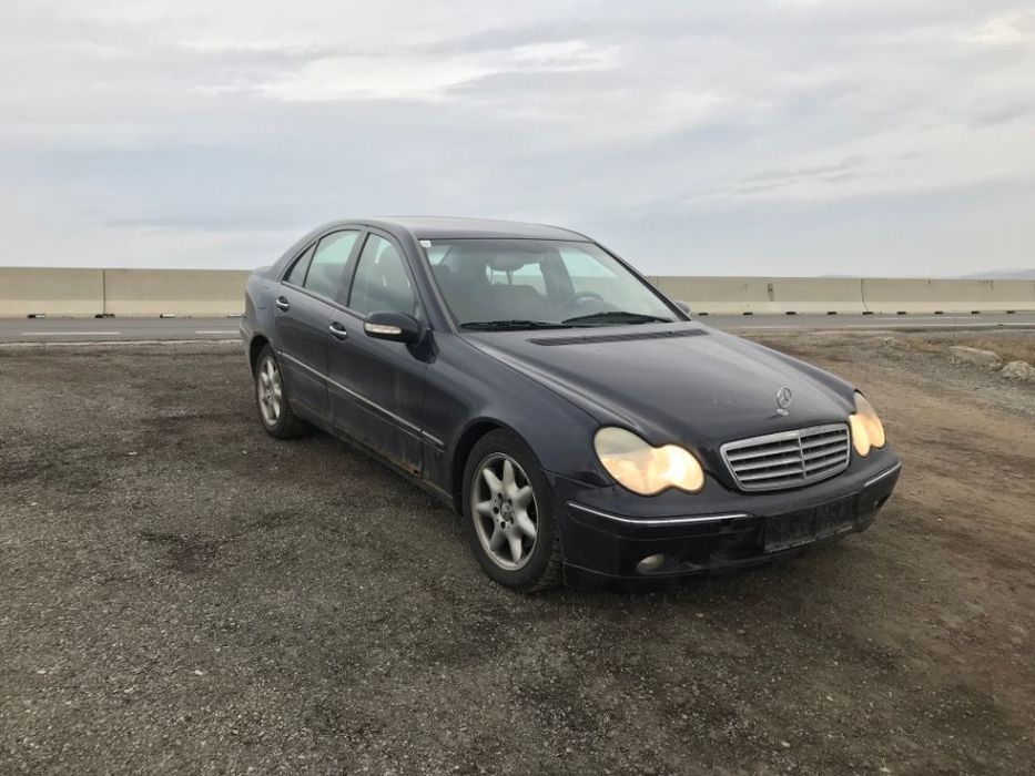 Dezmembrez piese Mercedes C-classe Class 2003