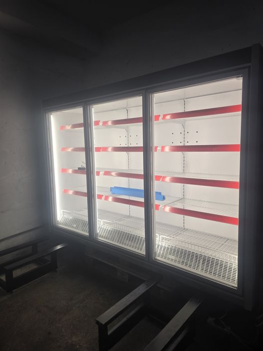 Vitrina bauturi/lactate / congelare