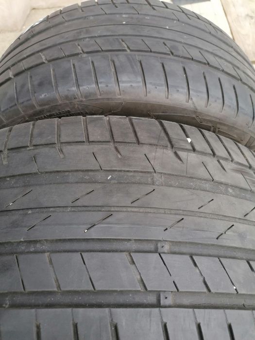 Vând anvelope vară 255.40.18 și 245.40.18