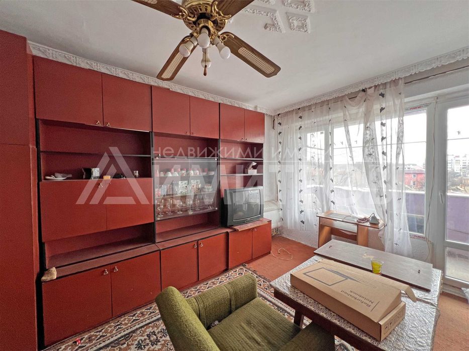 Продава тристаен апартамент 77 кв.м. в саниран блок в гр. Нови пазар.