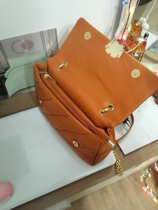 Продавам дамска чанта