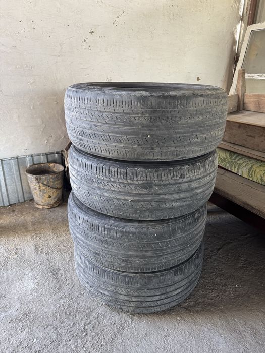 Продается шины 215 55 R17 летный