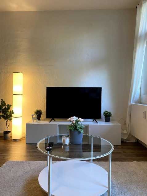 Дава се под наем Двустаен апартамент в Пловдив, Христо Смирненски - 70 кв.м за 265 € - Снимка #2