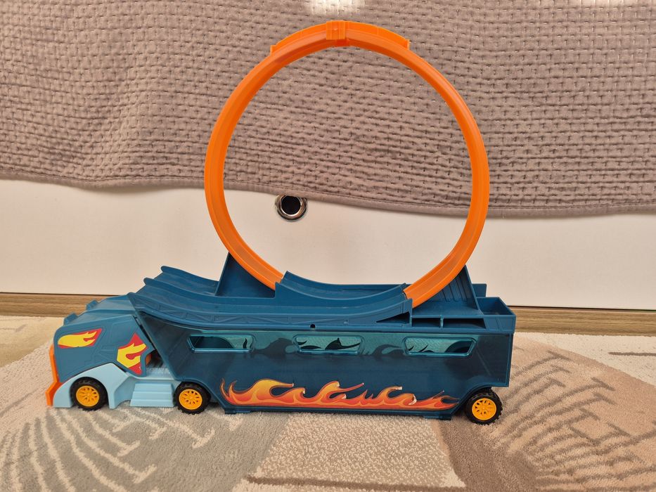 Hot Wheels автовоз. Bugatti, пътна помощ Dickie